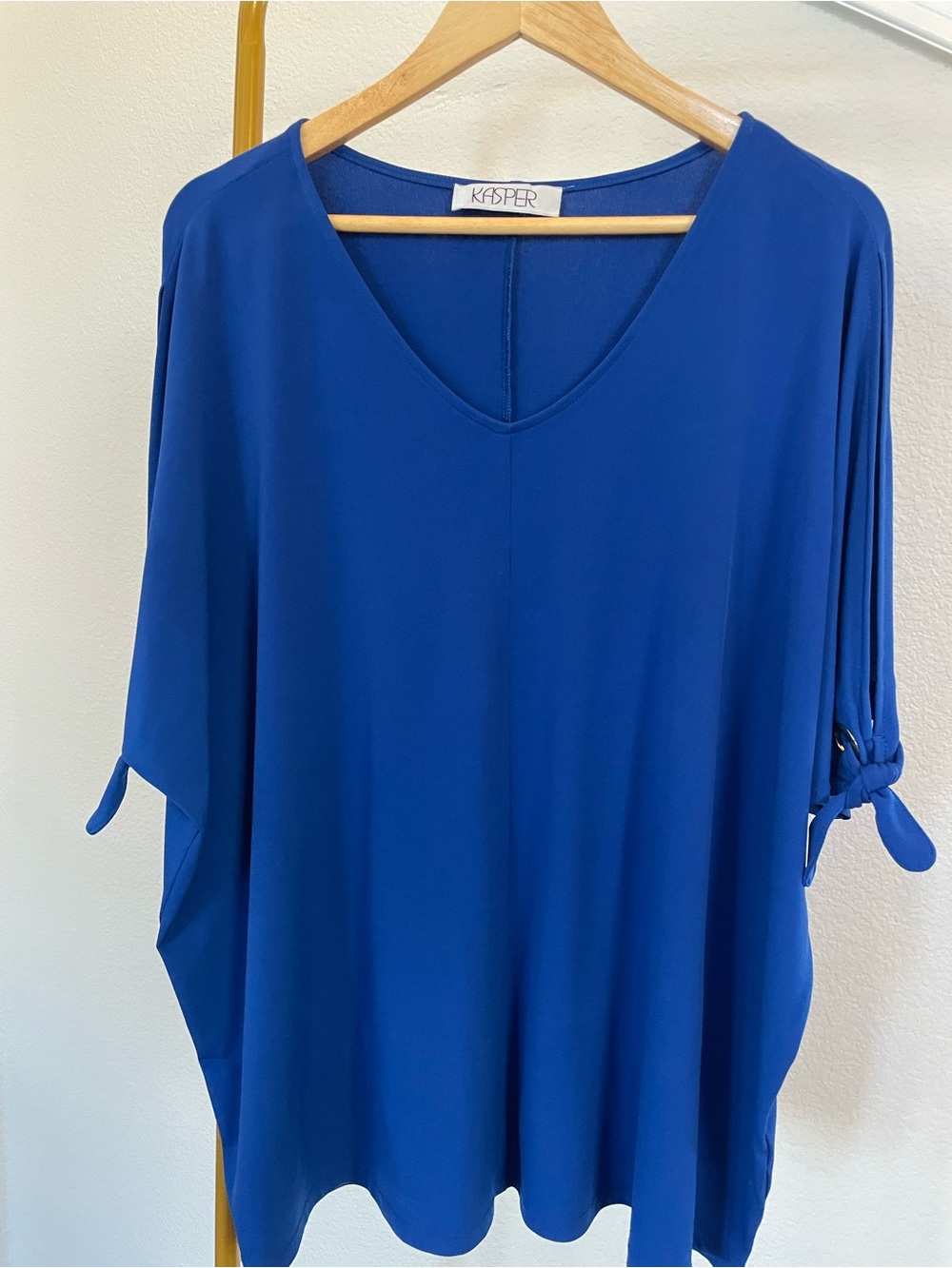 Kasper Women’s V-Neck Short Sleeve Top in Cobalt Blue